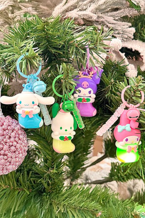 Sanrio Lisanslı Kış Serisi Işıklı Anahtarlık – My Melody Temalı Figürlü Çanta Aksesuarı ve Hediyelik