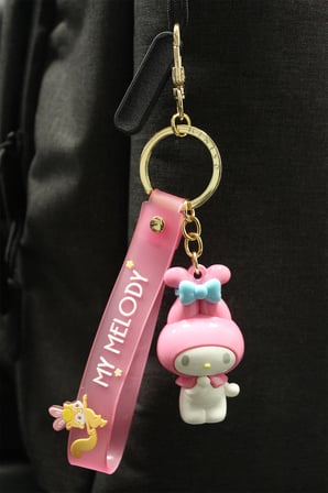 Sanrio Lisanslı Fiyonk Serisi Anahtarlık – Hello Kitty Cinnamoroll My Melody Figürlü Çanta Aksesuarı