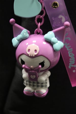 Sanrio Lisanslı Kuromi Figürlü Anahtarlık – Dayanıklı PVC ve Çinko Alaşım Çanta Aksesuarı