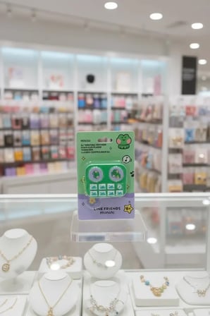 Miniso Lisanslı Minini Serisi Mini Dj Pikap Anahtarlık K010 – Müzik Temalı & Yaratıcı Tasarım