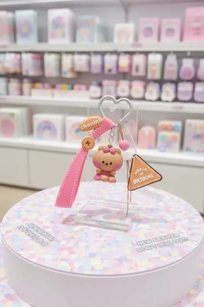 Miniso Lisanslı Minini Koleksiyon Dopamin Oturma Duruşu 3D Anahtarlık – Çanta & Anahtar Süsü