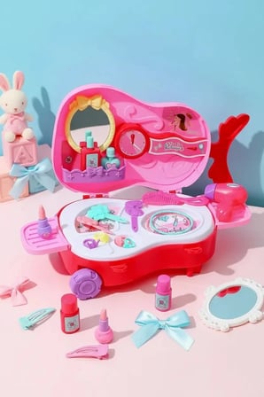 Miniso Lisanslı Keman Figürlü Oyuncak Makyaj Seti – Açılabilir Taşınabilir Güzellik Çantası