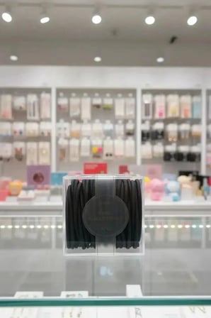 Miniso Lisanslı Kutulu Siyah Saç Tokaları (40 Adet) – Esnek & Dayanıklı Günlük Saç Lastiği