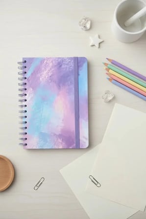Miniso Lisanslı Pastel Serisi A6 Tel Ciltli Lastikli Defter 80 Sayfa – Mor
