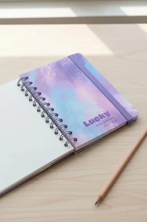 Miniso Lisanslı Pastel Serisi A5 Tel Ciltli Lastikli Defter 100 Sayfa – Mor