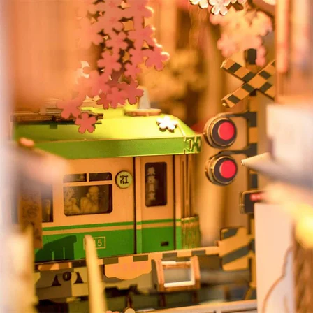 Rolife TGB01 Sakura Densya Kitap Köşesi Book Nook DIY Minyatür Maket Model Seti Mini Dollhouse 3D Model Kit Detaylı Dekoratif Hobi Seti 3D Puzzle Tiny House