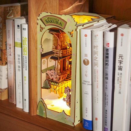 Rolife TGB05 Falling Sakura Kitap Köşesi Book Nook DIY Minyatür Maket Model Seti Mini Dollhouse 3D Model Kit Detaylı Dekoratif Hobi Seti 3D Puzzle Tiny House