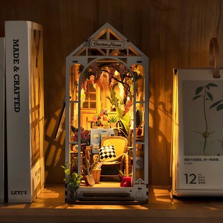 Rolife TGB06 Garden House Kitap Köşesi Book Nook DIY Minyatür Maket Model Seti Mini Dollhouse 3D Model Kit Detaylı Dekoratif Hobi Seti 3D Puzzle Tiny House