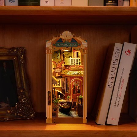 Rolife TGB08 Venedik (Romantic Venice) Kitap Köşesi DIY Minyatür Maket Model Seti Mini Dollhouse 3D Model Kit Detaylı Dekoratif Hobi Seti 3D Puzzle Tiny House