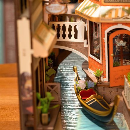 Rolife TGB08 Venedik (Romantic Venice) Kitap Köşesi DIY Minyatür Maket Model Seti Mini Dollhouse 3D Model Kit Detaylı Dekoratif Hobi Seti 3D Puzzle Tiny House