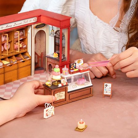 Rolife DG168 Tatlı Dükkanı (Honey Dessert Talk) DIY Minyatür Maket Model Seti Mini Dollhouse 3D Model Kit Detaylı Dekoratif Hobi Seti 3D Puzzle Tiny House