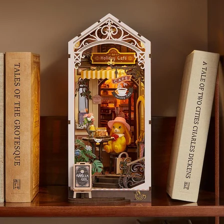 Rolife TGB15 Holiday Cafe Kitap Köşesi Book Nook DIY Minyatür Maket Model Seti Mini Dollhouse 3D Model Kit Detaylı Dekoratif Hobi Seti 3D Puzzle Tiny House