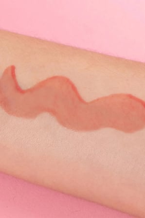 Miniso Lisanslı Minimalist Serisi Dudak Parlatıcısı No 13 - Yüksek Parlaklık Veren ve Nemlendirici Etkili Lip Gloss