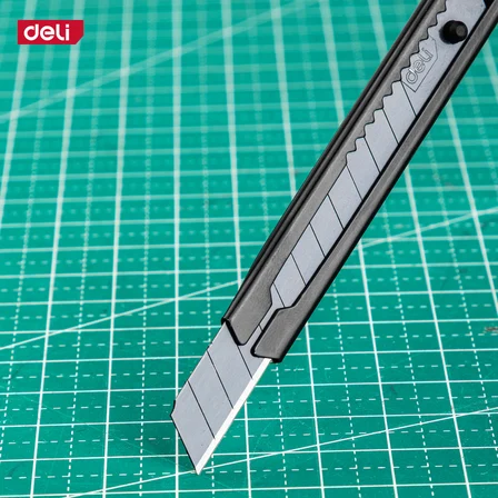 DELI  Profesyonel Plastik Gövdeli Kırılabilir Maket Bıçağı 9mm SK5  Sarı –Kendinden Kilitli