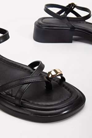 Kadın Siyah Gold Yüzük Detaylı Günlük Sandalet