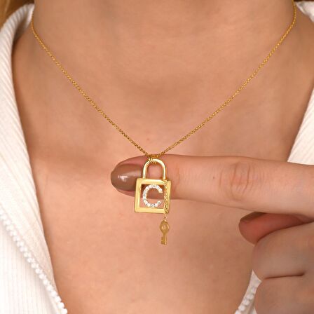 Zirkon Taşlı Pırlanta Montür Altın Kaplama Anahtarlı Kilit C Harfi Gümüş Kolye