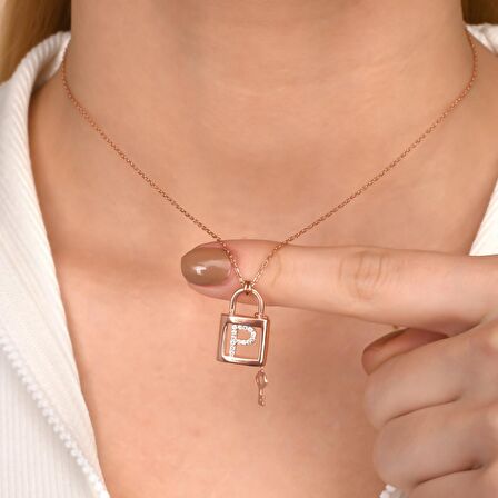 Zirkon Taşlı Pırlanta Montür Rose Altın Kaplama Anahtarlı Kilit P Harfi Gümüş Kolye