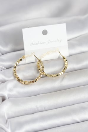 Pirinç Gold Renk Minimal Kare Halka Kadın Küpe -