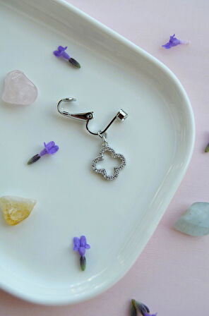 Zirkon Taşlı Zarif Şans Figürlü Deliksiz Göbek Piercingi