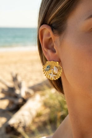 Gold Renk Deniz Kabuğu Deniz Yıldızı ve Turkuaz Taş Detaylı Küpe -