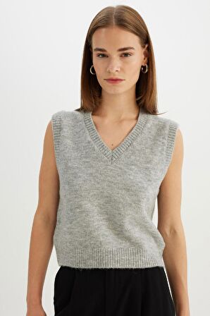 DeFacto Regular Fit V Yaka Basic Düz Premium Triko Süveter C9048AX24WNGR66