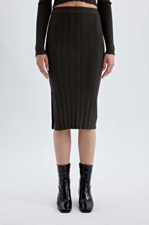 DeFacto Coool Slim Fit Dar Kesim Basic Düz Yırtmaçlı Triko Midi Etek A2058AX24AUAR227