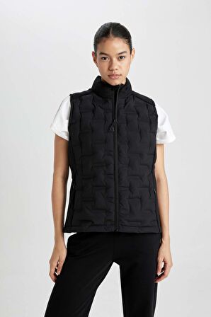 DeFactoFit Su İtici Rüzgar Geçirmez Slim Fit Dar Kesim Fermuarlı Şişme Sporcu Yelek B2069AX24SPBK81