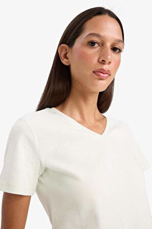 DeFacto Slim Fit Dar Kesim V Yaka Basic Düz Ribana Kısa Kollu Tişört I1080AZ25SPTR261