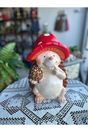 Kozalak Tutan Kirpi, Sevimli Kirpi, Bahçe Dekorasyonu,