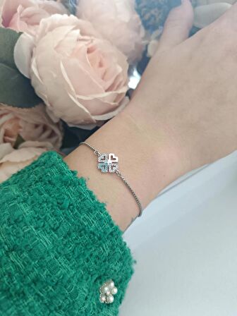 Luna Jewelry Kadın Gümüş Renkli Kalp Desenli Zirkon Taşlı Asansör Ayarlanabilir Renk Atmaz Çelik Bileklik