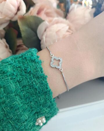  Luna Jewelry Kadın Gümüş Renkli Yonca Desenli Zirkon Taşlı Asansör Ayarlanabilir Renk Atmaz Çelik Bileklik