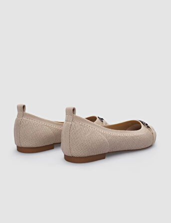 Bej Triko Kadın Toka Detaylı Sivri Burun Babet