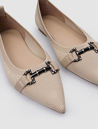 Bej Triko Kadın Toka Detaylı Sivri Burun Babet