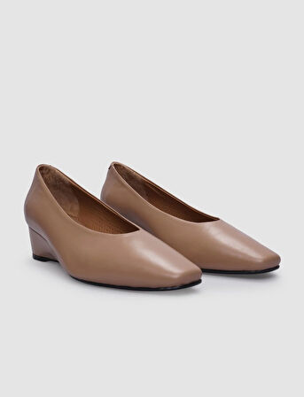 Cabani %100 Hakiki Deri Bej Kadın Dolgu Topuklu Ayakkabı