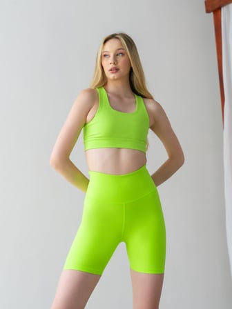Neon Yeşili Arkası Büzgülü Scrunch Butt Midi Şort Tayt