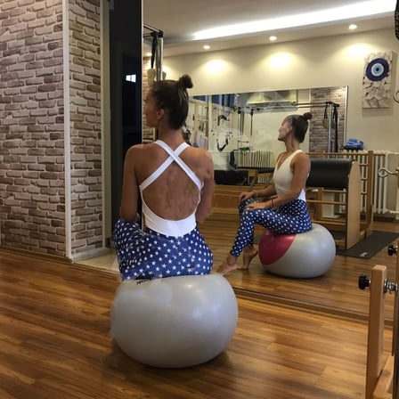 Beyaz Mavi Yıldız Desenli Kalın Tek Çapraz Askılı Sırt Dekolteli Spor Tayt Tulum