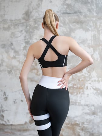 Beyaz Biye Detaylı Siyah Askılı Spor Bra - Sporcu Sütyeni