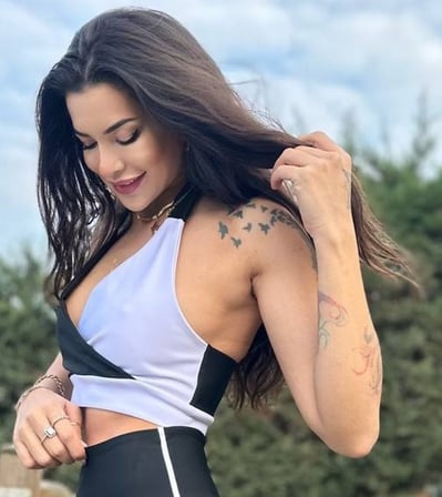 Siyah Beyaz Boyundan Bağlamalı Spor Büstiyer - Sporcu Sütyeni