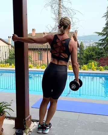Siyah Sırtı İp Ağ Detaylı Spor Bra - Sporcu Sütyeni