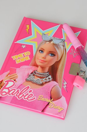 YENİ SEZON LİSANSLI BARBIE SECRET DIARY KİLİTLİ HATIRA DEFTERİ VE SİMLİ KALEM SETİ "DEKOMUS CEP DEFTERİ HEDİYELİ" 