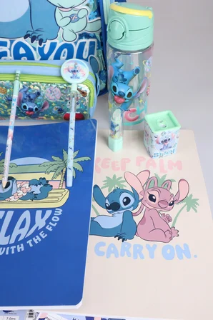 x Dekomus Lisanslı Stitch "Iconic Blue Collection" Kırtasiye Seti Okul Ve Kalem Çantası, 500 Ml Matara, Beslenme Kabı Seti