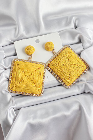 Sarı Kare Figürlü Hasır Örgü Model Gold Renk Kadın Küpe