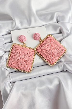 Pembe Kare Figürlü Hasır Örgü Model Gold Renk Kadın Küpe