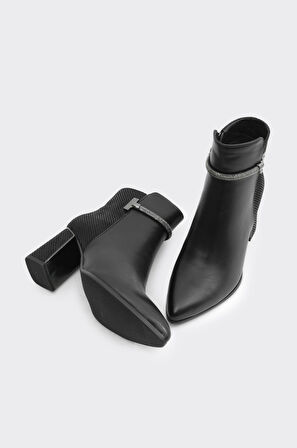 Kalın Topuklu Fermuarlı Taş Aksesuarlı Kadın Bot