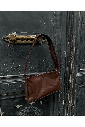 Mila Model Rugan Parlak Suni Deri Kadın Omuz Çantası