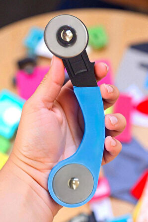 45 mm Rulet Döner Kumaş Kesici – Patchwork, Kırkyama, Kağıt ve Deri Kesim Aracı + Yedek Bıçak