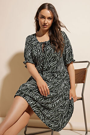 Büyük Beden Yakası Büzgülü Desenli Mini Elbise 304018