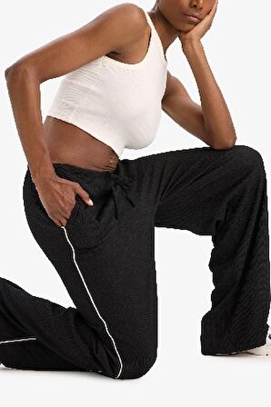 DeFactoFit NBA Miami Heat Wide Leg Çift Cepli Geniş Paça Standart Boy Krinkıl Kumaş Sporcu Pantolon D8804AX25SPBK81