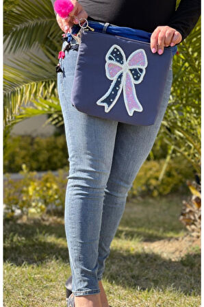 MAVİ FİYONK KURDELELİ PUL PAYETLİ PONPONLU PORTFÖY CLUTCH MAKYAJ EL ÇANTASI 25X28 CM