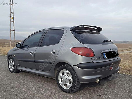 Orjinal Parça Peugeot 206 Stop Lambası Sağ yolcu tarafı Sık çizgili desen markası Magnetti Marelli orjinal markadır